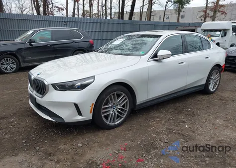 2025 BMW 530I xDrive из США, поврежденный, VIN WBA53FJ09SCU82819